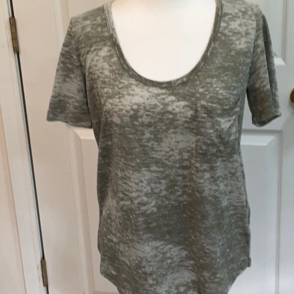 DECREE T-SHIRT NWOT SIZE LARGE
